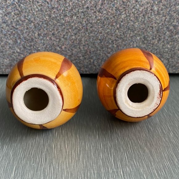 Vintage Italian Hand Painted Ceramic Salt & Pepper Shakers - “Sale & Pepe” - Picture 6 of 6